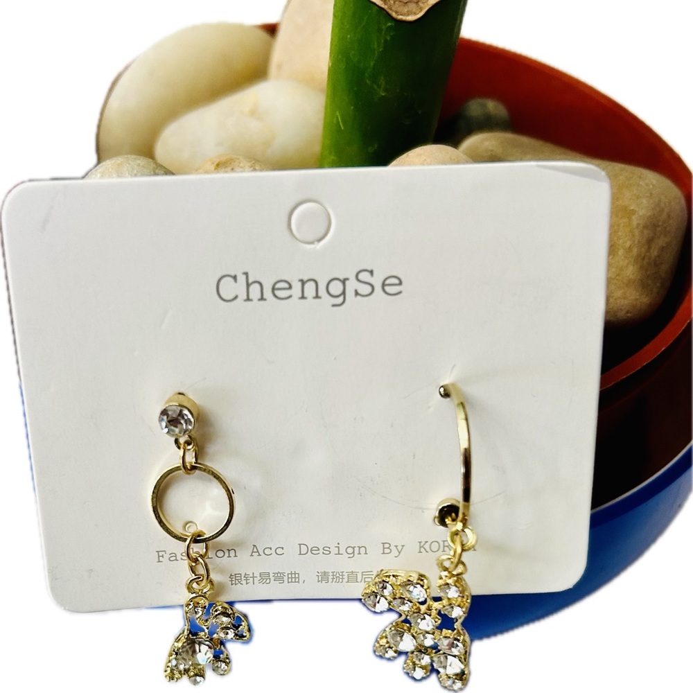 Cute Asymmetric Miniature Teddy Bear Chengse Women's Fashion Drop Earrings 1.5"
